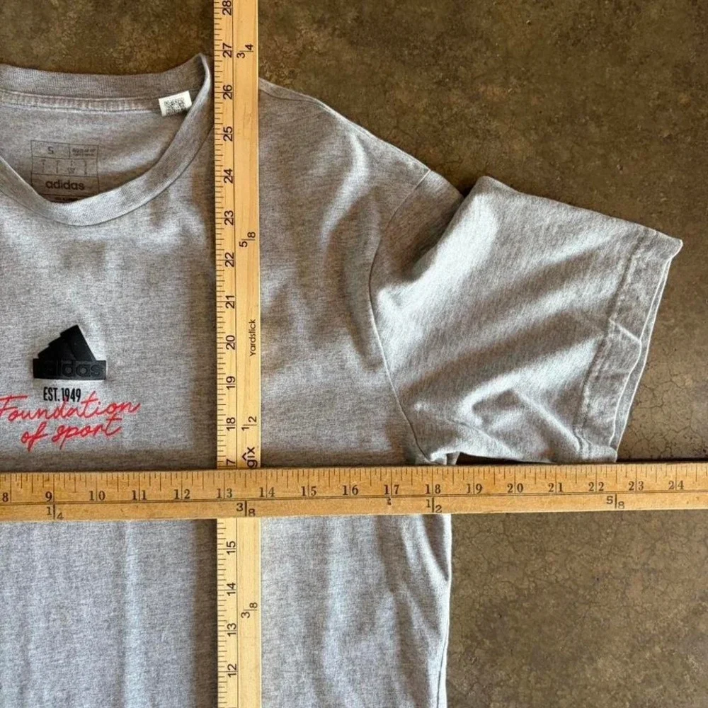 2000s adidas center logo tee